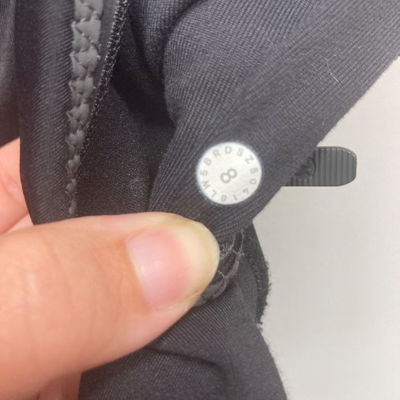 Lululemon hi rise black side pocket yoga leggings 8 - Picture 3 of 8